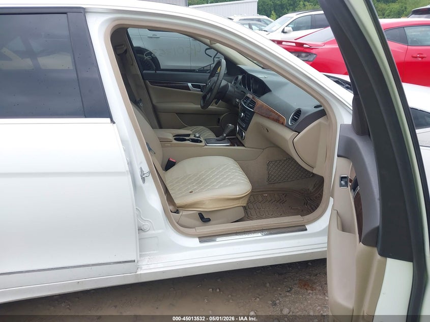 2013 Mercedes-benz C-klasse VIN WDDGF8AB5DR270652 IAAI salvage auction — NORMAL WEAR, Original (Ohio), sold $25 on 2026-07-29 (photo 5)