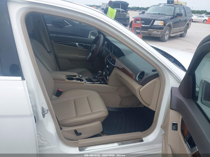 2014 Mercedes-benz C-klasse VIN WDDGF4HB2EG253030 IAAI salvage auction — NORMAL WEAR, Original (Texas), sold $775 on 2026-07-06 (photo 5)