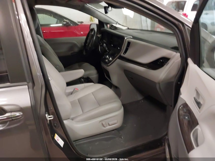 2019 Toyota Sienna VIN 5TDYZ3DCXKS002952 IAAI salvage auction — FRONT END, Salvage (Minnesota), sold $11,000 on 2026-07-29 (photo 5)