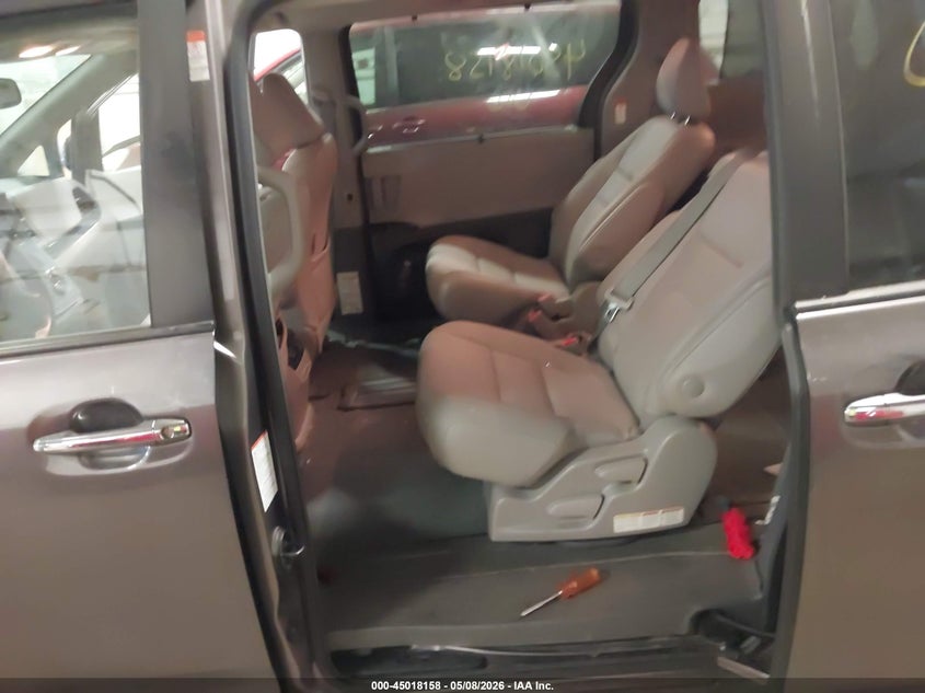 2019 Toyota Sienna VIN 5TDYZ3DCXKS002952 IAAI salvage auction — FRONT END, Salvage (Minnesota), sold $11,000 on 2026-07-29 (photo 8)