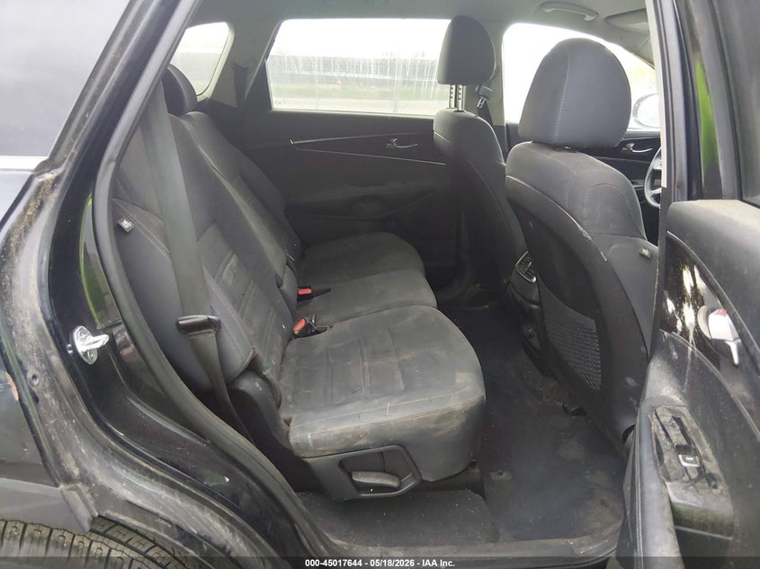 2019 Kia Sorento VIN 5XYPG4A33KG565625 IAAI salvage auction — REAR END, Salvage (Missouri), sold $1,800 on 2026-07-14 (photo 8)