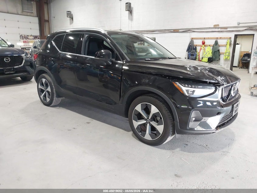 2025 Volvo Xc40 VIN YV4L12UEXS2513465 IAAI salvage auction — RIGHT FRONT, Mv-907A (New York), sold $14,100 on 2026-07-08 (photo 1)