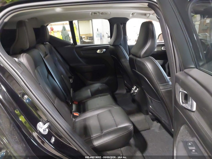 2025 Volvo Xc40 VIN YV4L12UEXS2513465 IAAI salvage auction — RIGHT FRONT, Mv-907A (New York), sold $14,100 on 2026-07-08 (photo 8)