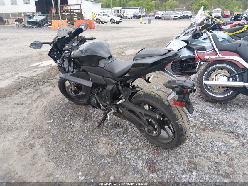 2026 Yamaha Yzf VIN JYARM60E5TA001309 IAAI salvage auction — SIDE, Salvage (Pennsylvania), sold $4,350 on 2026-07-07 (photo 3)
