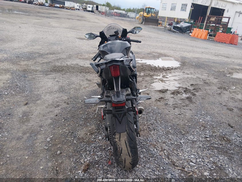 2026 Yamaha Yzf VIN JYARM60E5TA001309 IAAI salvage auction — SIDE, Salvage (Pennsylvania), sold $4,350 on 2026-07-07 (photo 6)