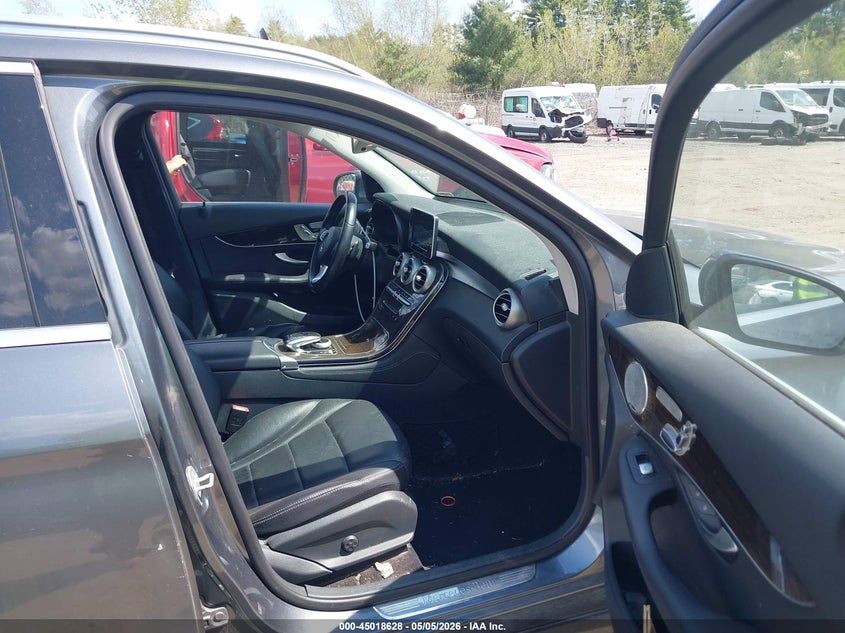 2016 Mercedes-benz Glc VIN WDC0G4KB7GF011743 IAAI salvage auction — RIGHT FRONT, Salvage (Massachusetts), sold $3,750 on 2026-07-17 (photo 5)