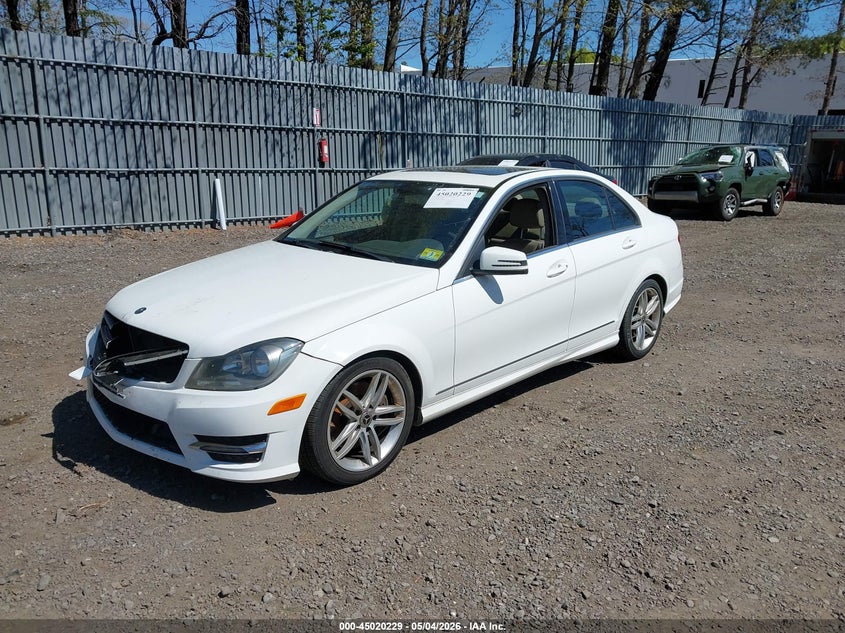 2013 Mercedes-benz C-klasse VIN WDDGF8ABXDR286605 IAAI salvage auction — FRONT END, Salvage (New Jersey), sold $1,400 on 2026-07-13 (photo 2)