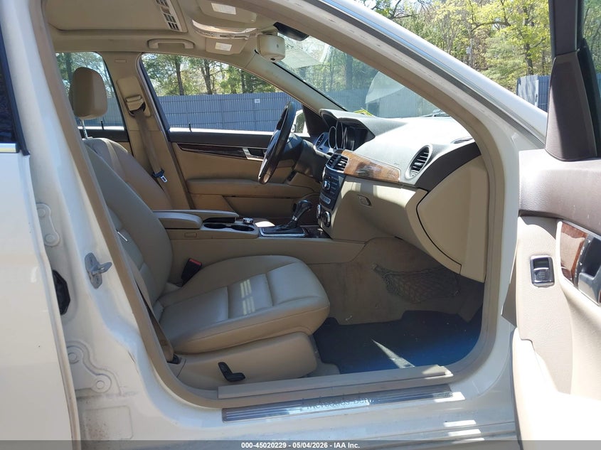 2013 Mercedes-benz C-klasse VIN WDDGF8ABXDR286605 IAAI salvage auction — FRONT END, Salvage (New Jersey), sold $1,400 on 2026-07-13 (photo 5)