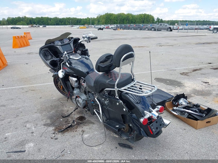 2020 Indian motorcycle co. Challenger VIN 56KLCARR8L3386322 IAAI salvage auction — SIDE, Salvage (Indiana), sold $4,500 on 2026-07-08 (photo 3)