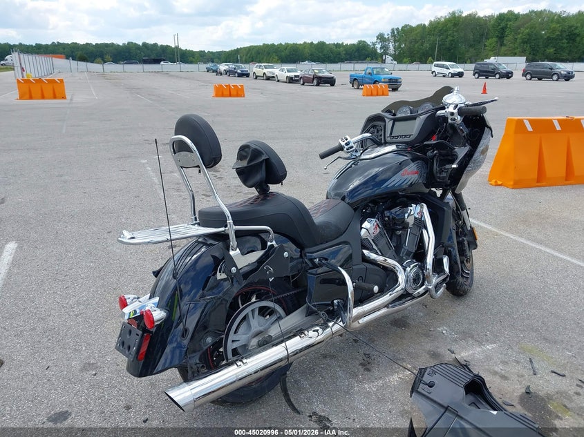 2020 Indian motorcycle co. Challenger VIN 56KLCARR8L3386322 IAAI salvage auction — SIDE, Salvage (Indiana), sold $4,500 on 2026-07-08 (photo 4)