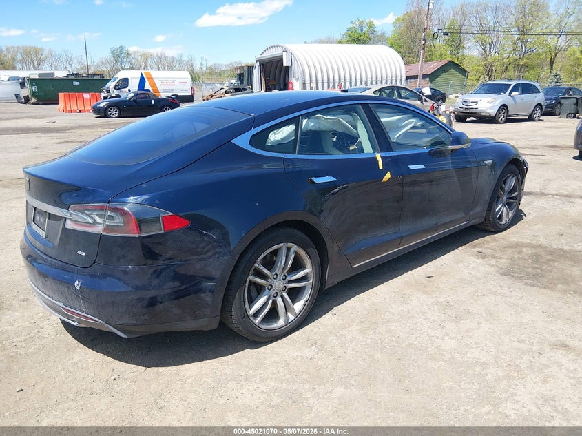 2014 Tesla Model s VIN 5YJSA1H10EFP34798 IAAI salvage auction — LEFT SIDE, Salvage (Idaho), sold $2,050 on 2026-07-11 (photo 4)