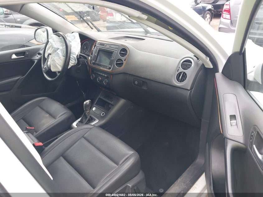 2017 Volkswagen Tiguan VIN WVGSV7AX7HW511207 IAAI salvage auction — FRONT END, Salvage (Ohio), sold $350 on 2026-08-18 (photo 5)