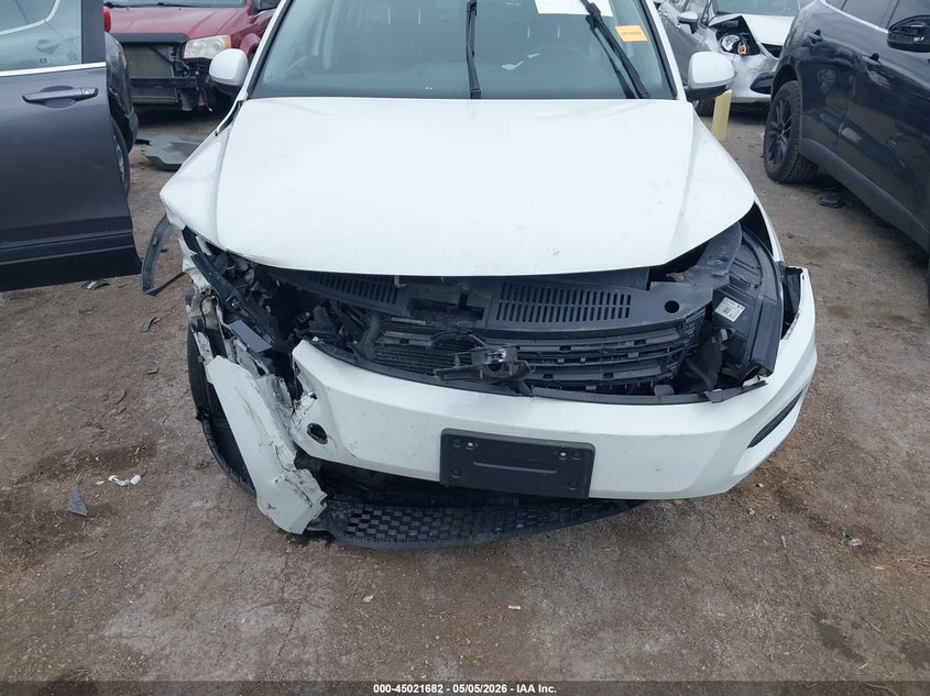 2017 Volkswagen Tiguan VIN WVGSV7AX7HW511207 IAAI salvage auction — FRONT END, Salvage (Ohio), sold $350 on 2026-08-18 (photo 6)