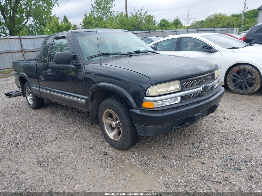 2001 Chevrolet S-10 pickup VIN 1GCCS195X18130270 IAAI salvage auction — NORMAL WEAR, Original (Ohio), sold $375 on 2026-07-08 (photo 1)