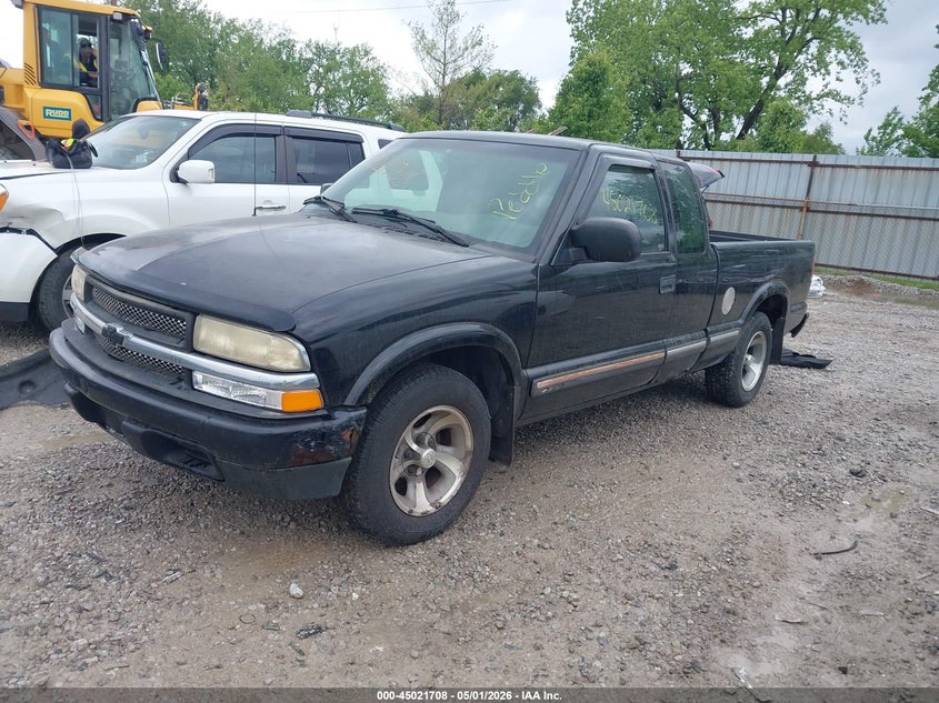 2001 Chevrolet S-10 pickup VIN 1GCCS195X18130270 IAAI salvage auction — NORMAL WEAR, Original (Ohio), sold $375 on 2026-07-08 (photo 2)