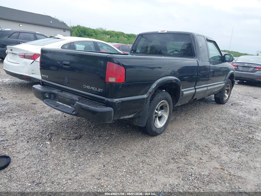 2001 Chevrolet S-10 pickup VIN 1GCCS195X18130270 IAAI salvage auction — NORMAL WEAR, Original (Ohio), sold $375 on 2026-07-08 (photo 4)
