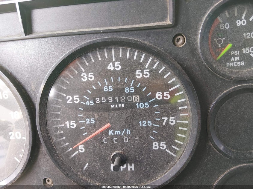 2001 Mack 700 cl700 VIN 1M2AD62C41M011981 IAAI salvage auction — SIDE, Clear (Tennessee), sold $6,600 on 2026-07-09 (photo 6)