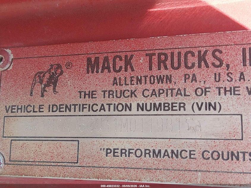 2001 Mack 700 cl700 VIN 1M2AD62C41M011981 IAAI salvage auction — SIDE, Clear (Tennessee), sold $10,000 on 2026-07-16 (photo 9)
