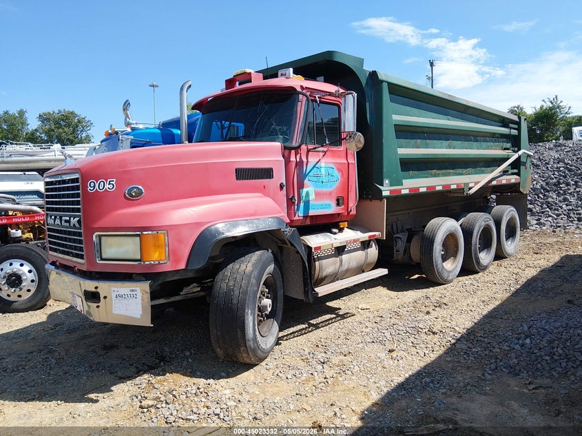 2001 Mack 700 cl700 VIN 1M2AD62C41M011981 IAAI salvage auction — SIDE, Clear (Tennessee), sold $10,000 on 2026-07-16 (photo 2)