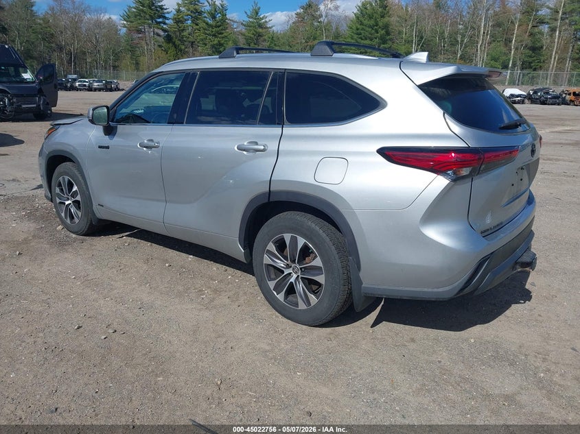 2021 Toyota Highlander VIN 5TDGBRCH8MS064045 IAAI salvage auction — BIO HAZARD, Salvage (Massachusetts), sold $19,000 on 2026-07-10 (photo 3)