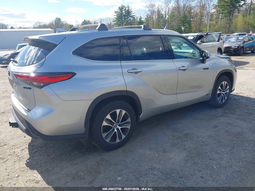 2021 Toyota Highlander VIN 5TDGBRCH8MS064045 IAAI salvage auction — BIO HAZARD, Salvage (Massachusetts), sold $19,000 on 2026-07-10 (photo 4)