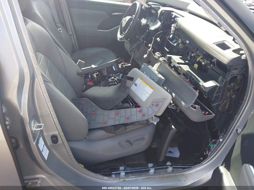 2021 Toyota Highlander VIN 5TDGBRCH8MS064045 IAAI salvage auction — BIO HAZARD, Salvage (Massachusetts), sold $19,000 on 2026-07-10 (photo 5)