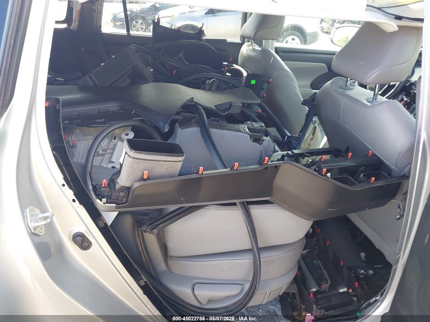 2021 Toyota Highlander VIN 5TDGBRCH8MS064045 IAAI salvage auction — BIO HAZARD, Salvage (Massachusetts), sold $19,000 on 2026-07-10 (photo 8)