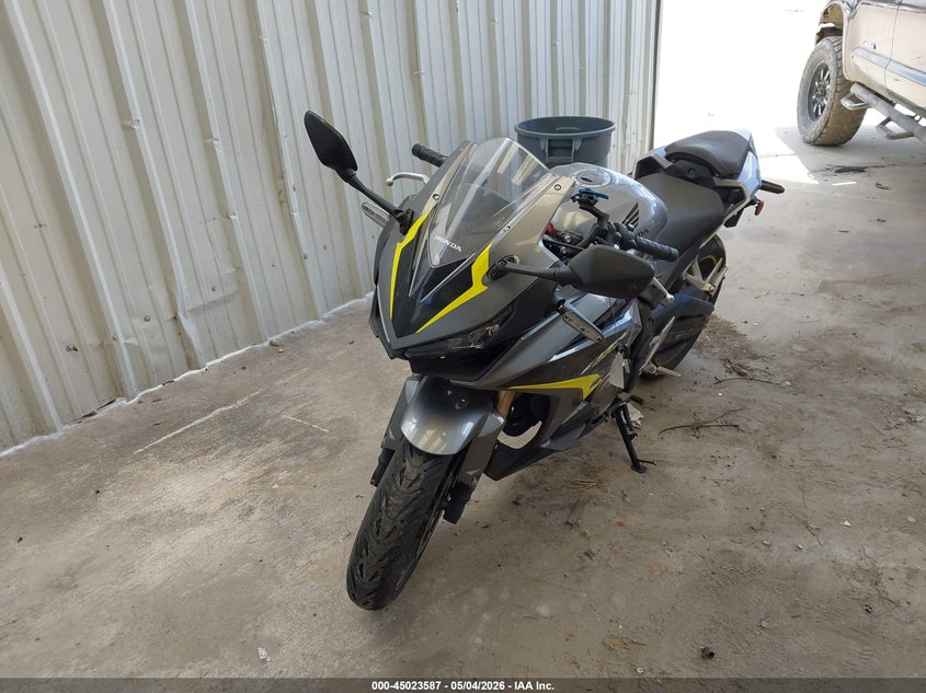 2023 Honda Cbr VIN MLHPC625XP5401017 IAAI salvage auction — SIDE, Original (Texas), sold $1,050 on 2026-07-28 (photo 2)