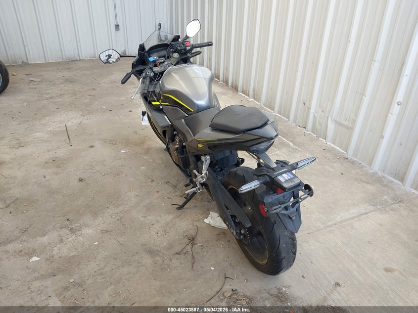 2023 Honda Cbr VIN MLHPC625XP5401017 IAAI salvage auction — SIDE, Original (Texas), sold $1,050 on 2026-07-28 (photo 3)