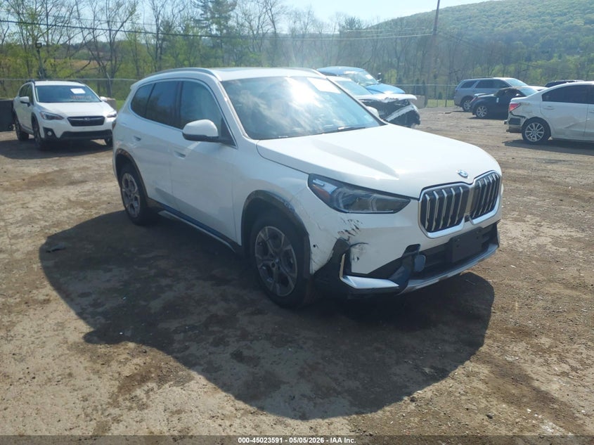2026 BMW X1 VIN WBX73EF01T5618108 IAAI salvage auction — RIGHT FRONT, Salvage Title, sold $18,800 on 2026-07-12 (photo 1)