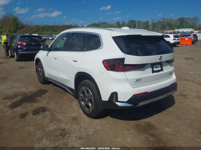 2026 BMW X1 VIN WBX73EF01T5618108 IAAI salvage auction — RIGHT FRONT, Salvage Title, sold $18,800 on 2026-07-12 (photo 3)