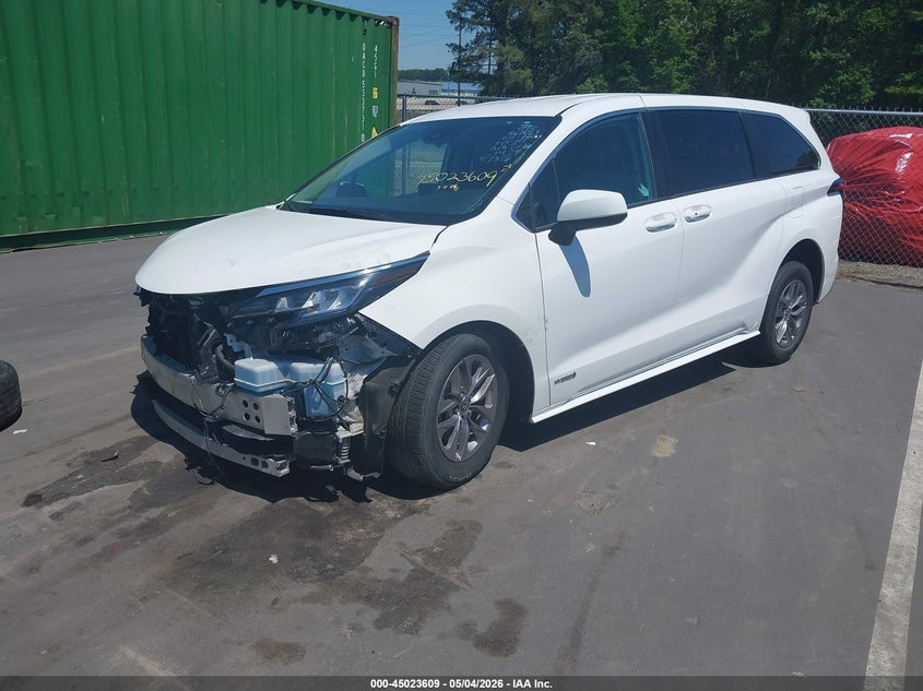 2021 Toyota Sienna VIN 5TDKRKEC1MS030625 IAAI salvage auction — RIGHT FRONT, Salvage (North Carolina), sold $8,100 on 2026-07-23 (photo 2)