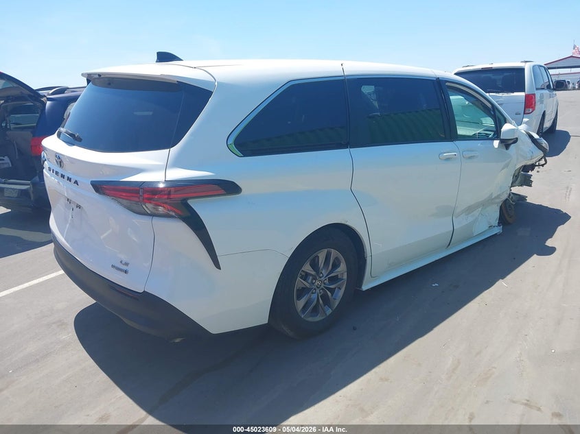2021 Toyota Sienna VIN 5TDKRKEC1MS030625 IAAI salvage auction — RIGHT FRONT, Salvage (North Carolina), sold $8,100 on 2026-07-23 (photo 4)