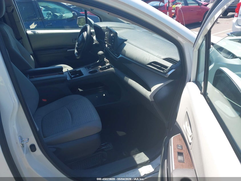 2021 Toyota Sienna VIN 5TDKRKEC1MS030625 IAAI salvage auction — RIGHT FRONT, Salvage (North Carolina), sold $8,100 on 2026-07-23 (photo 5)