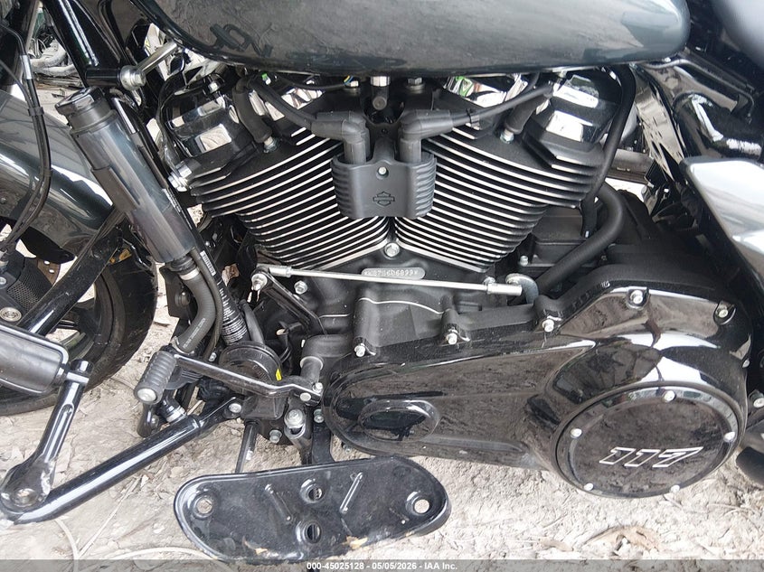 2025 Harley-davidson Street glide VIN 1HD1KB716SB606899 IAAI salvage auction — ROLLOVER, Salvage (Tennessee), sold $11,500 on 2026-07-07 (photo 9)