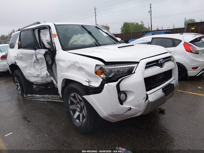 2020 Toyota 4runner VIN JTEBU5JR2L5783106 IAAI salvage auction — LEFT & RIGHT, Salvage (Colorado), sold $5,600 on 2026-07-28 (photo 1)