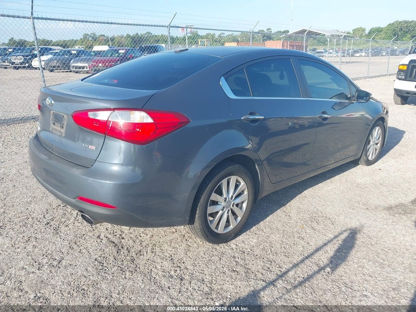 2015 Kia Forte VIN KNAFX4A83F5352063 IAAI salvage auction — FRONT END, Rebuildable (Florida), sold $25 on 2026-07-30 (photo 4)