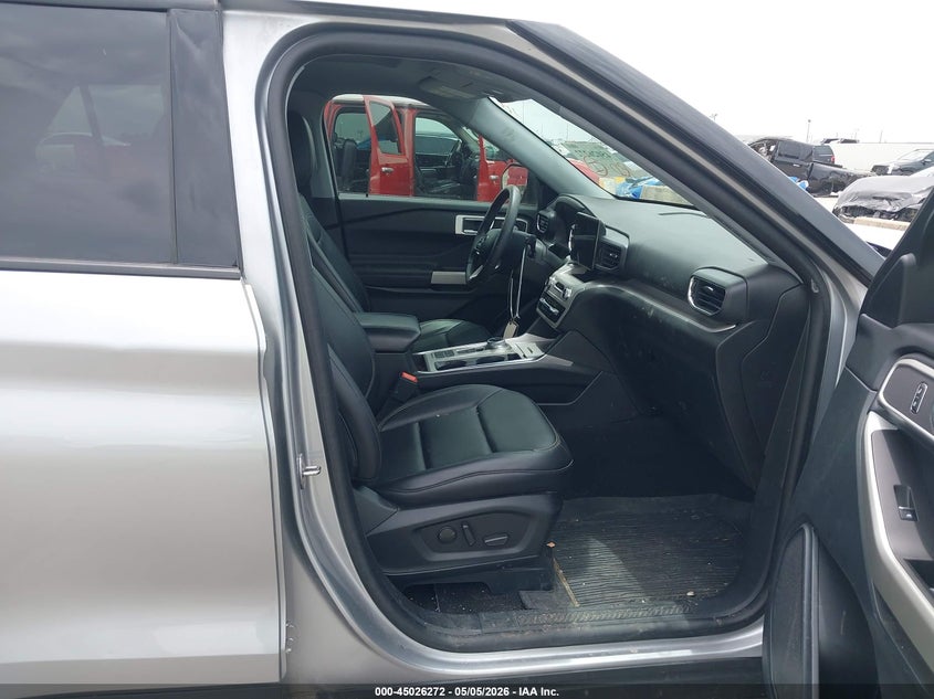 2023 Ford Explorer VIN 1FMSK7DH9PGC25218 IAAI salvage auction — HAIL, Original (Texas), sold $12,200 on 2026-07-29 (photo 5)