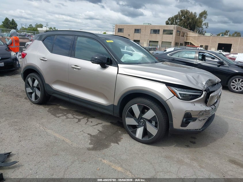2023 Volvo Xc40 VIN YV4ED3UM8P2070625 — IAAI salvage auction photo