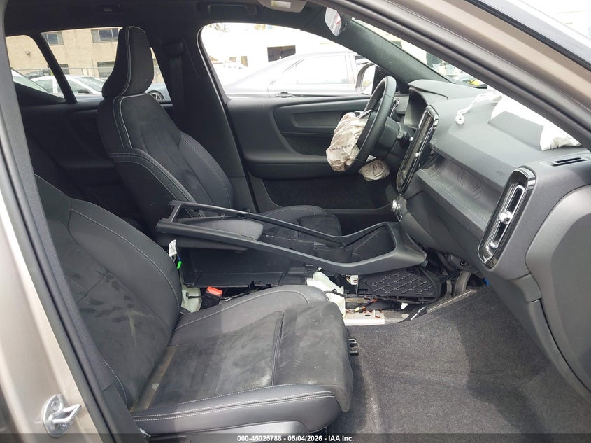 2023 Volvo Xc40 VIN YV4ED3UM8P2070625 IAAI salvage auction — FRONT END, Wait Title, sold $8,500 on 2026-08-31 (photo 5)