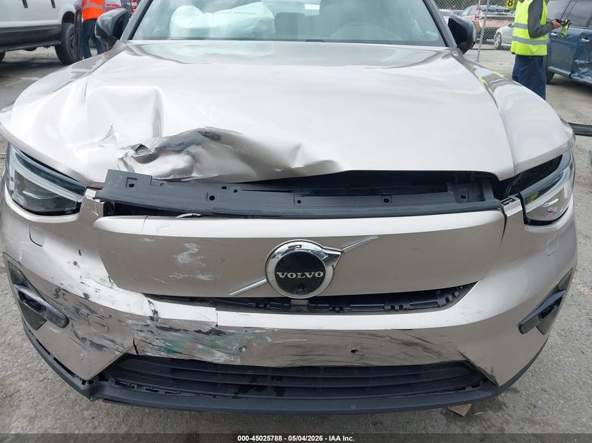 2023 Volvo Xc40 VIN YV4ED3UM8P2070625 IAAI salvage auction — FRONT END, Wait Title, sold $8,500 on 2026-08-31 (photo 6)