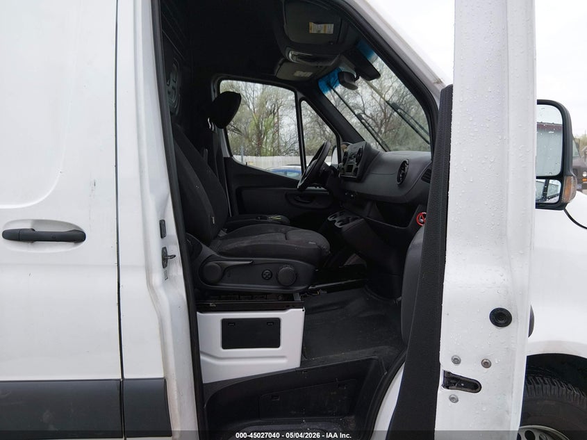 2020 Mercedes-benz Sprinter VIN W1W4ECHY5LT039611 IAAI salvage auction — FRONT END, Salvage (Ohio), sold $9,650 on 2026-07-15 (photo 5)
