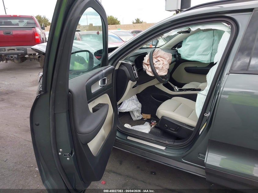 2026 Volvo Xc40 VIN YV4L12UM2T2706380 IAAI salvage auction — FRONT END, Salvage Title, sold $16,600 on 2026-07-17 (photo 5)