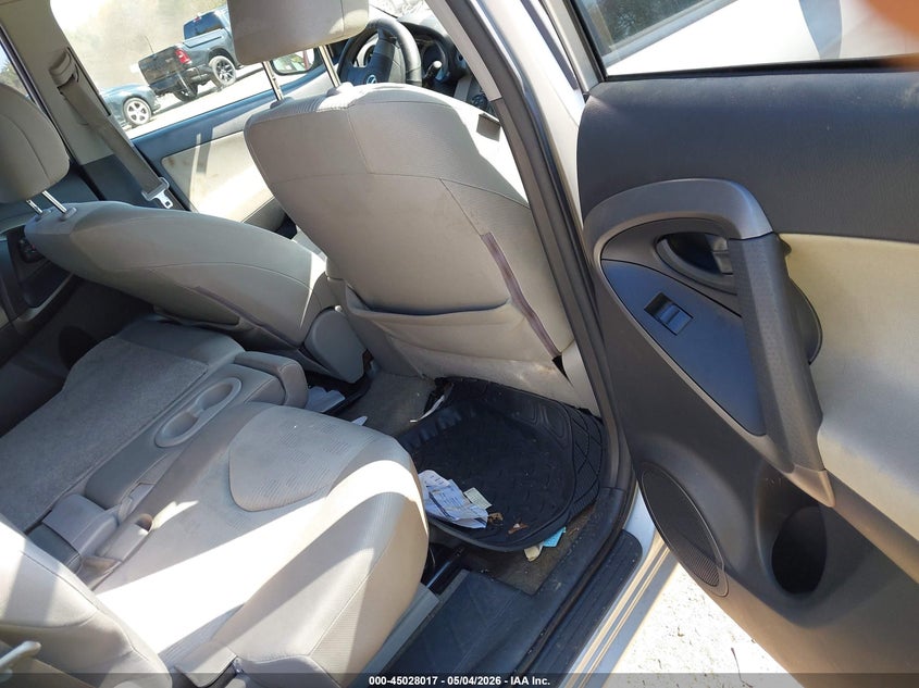 2009 Toyota Rav4 VIN JTMBF33V995004256 IAAI salvage auction — NORMAL WEAR, Salvage (Texas), sold $1,925 on 2026-07-28 (photo 8)