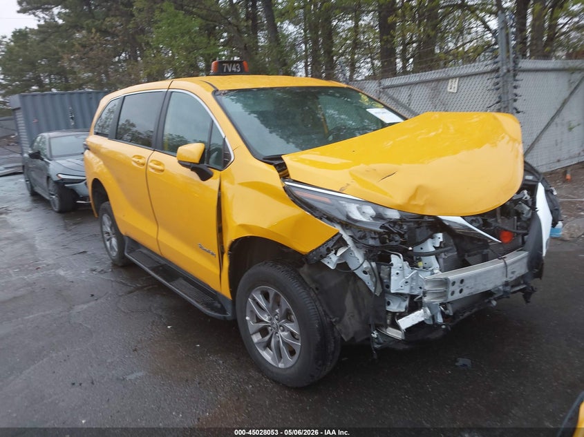 2025 Toyota Sienna VIN 5TDKRKEC3SS258140 IAAI salvage auction — FRONT END, Mv-907A (New York), sold $30,350 on 2026-07-07 (photo 1)