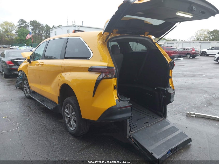 2025 Toyota Sienna VIN 5TDKRKEC3SS258140 IAAI salvage auction — FRONT END, Mv-907A (New York), sold $30,350 on 2026-07-07 (photo 3)
