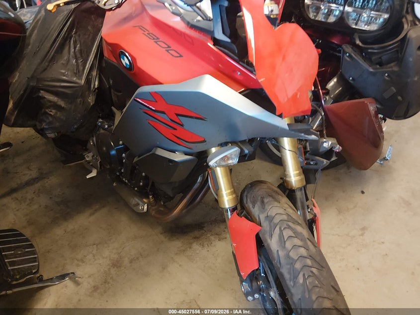 2020 BMW F 900 VIN WB10K2309LZ779848 IAAI salvage auction — FRONT & REAR, Salvage (Connecticut), sold $675 on 2026-07-28 (photo 1)