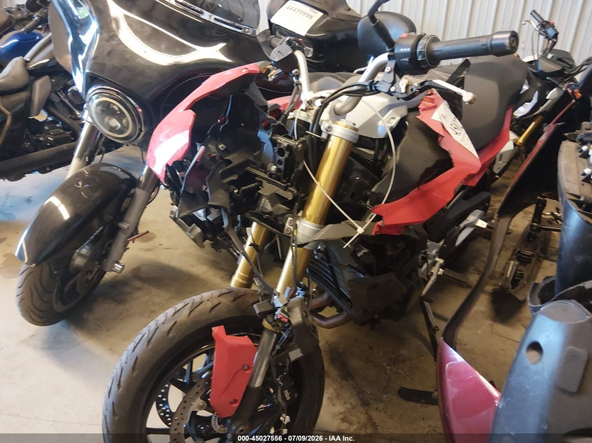 2020 BMW F 900 VIN WB10K2309LZ779848 IAAI salvage auction — FRONT & REAR, Salvage (Connecticut), sold $675 on 2026-07-28 (photo 2)