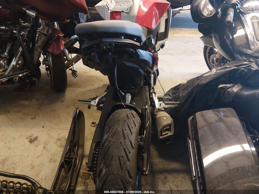 2020 BMW F 900 VIN WB10K2309LZ779848 IAAI salvage auction — FRONT & REAR, Salvage (Connecticut), sold $675 on 2026-07-28 (photo 6)