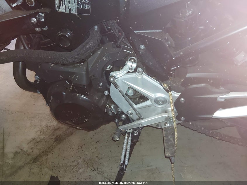 2020 BMW F 900 VIN WB10K2309LZ779848 IAAI salvage auction — FRONT & REAR, Salvage (Connecticut), sold $675 on 2026-07-28 (photo 9)